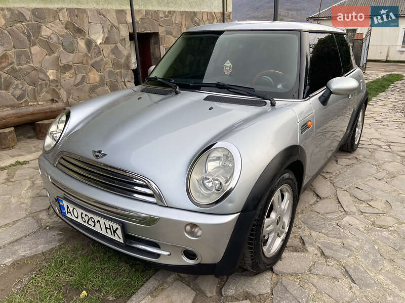 Mini Hatch (2004)