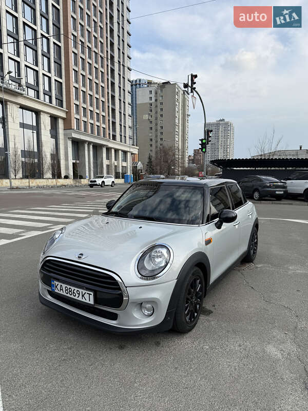 Mini Hatch (2018)