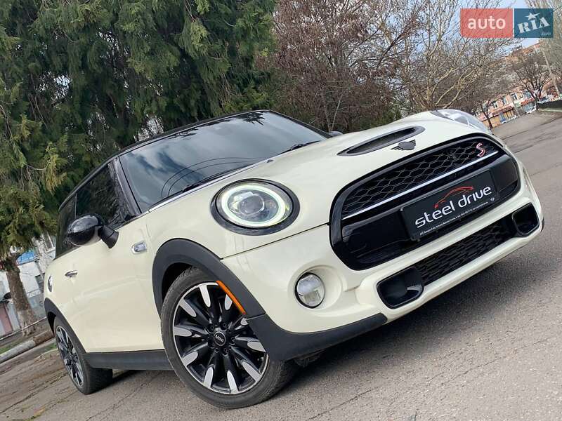 Mini Hatch (2019)