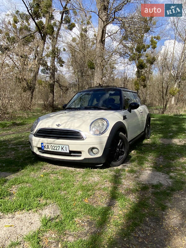 Mini Hatch (2008)