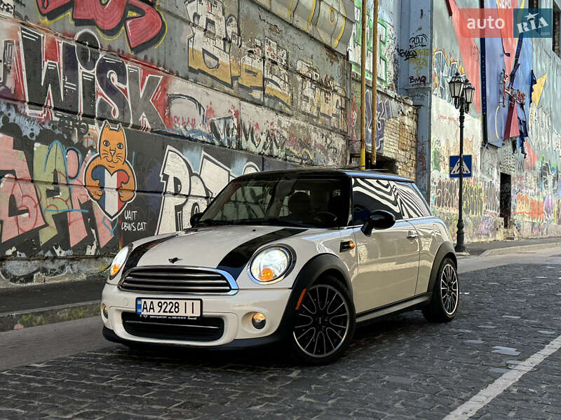Mini Hatch (2011)