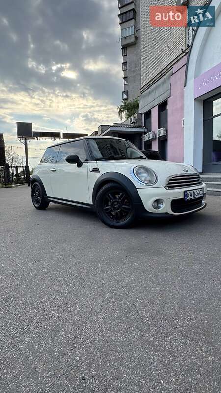 Mini Hatch (2013)