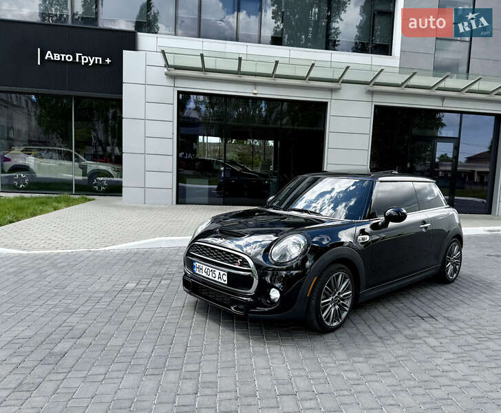 Mini Hatch (2019)
