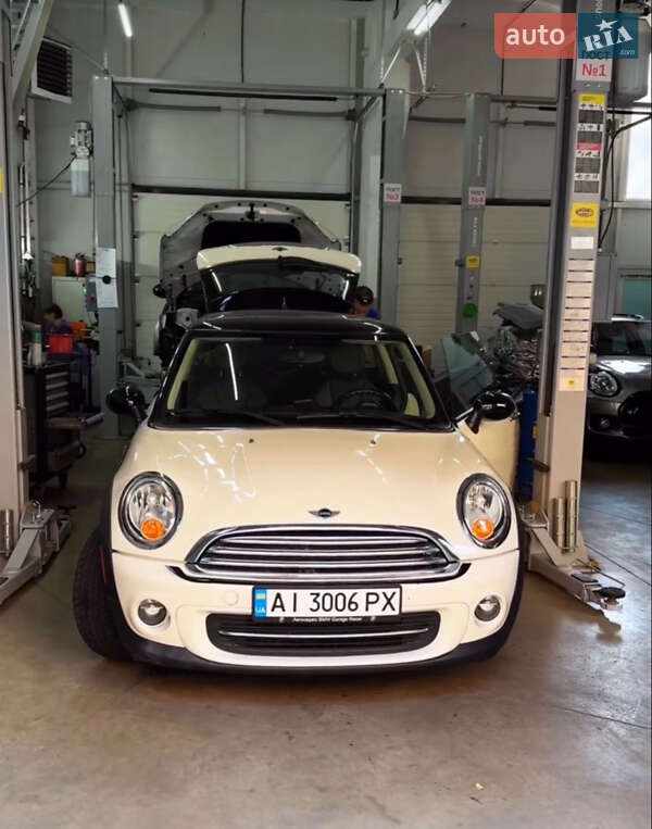 Mini Hatch (2013)