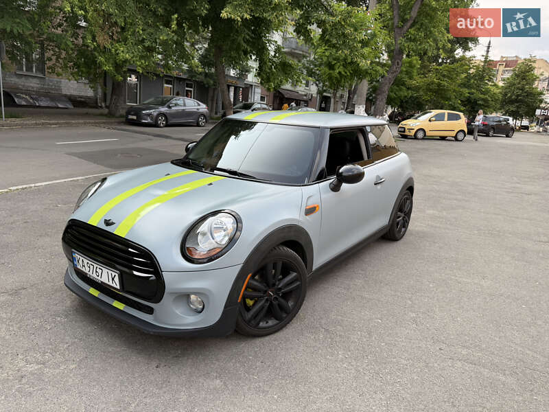 Mini Hatch (2016)