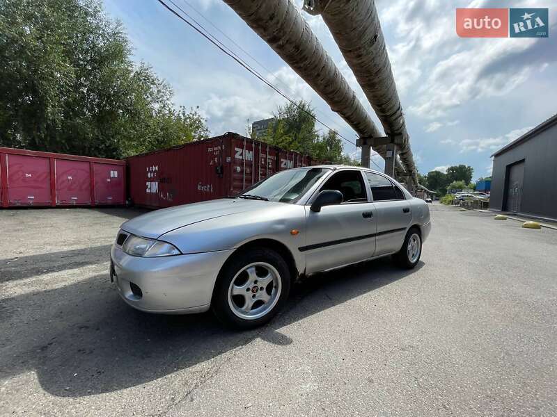 Mitsubishi Carisma (1998)