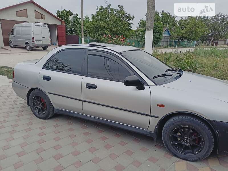 Mitsubishi Carisma (1996)