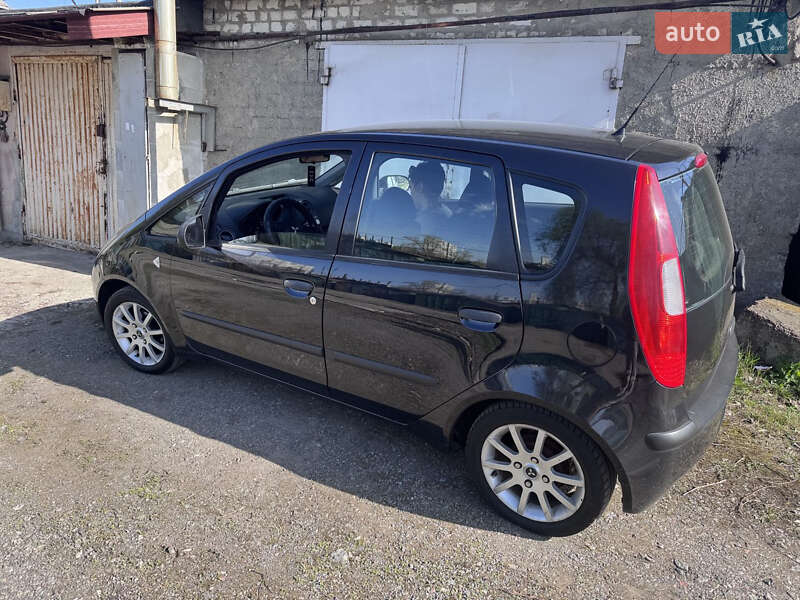 Mitsubishi Colt (2008)