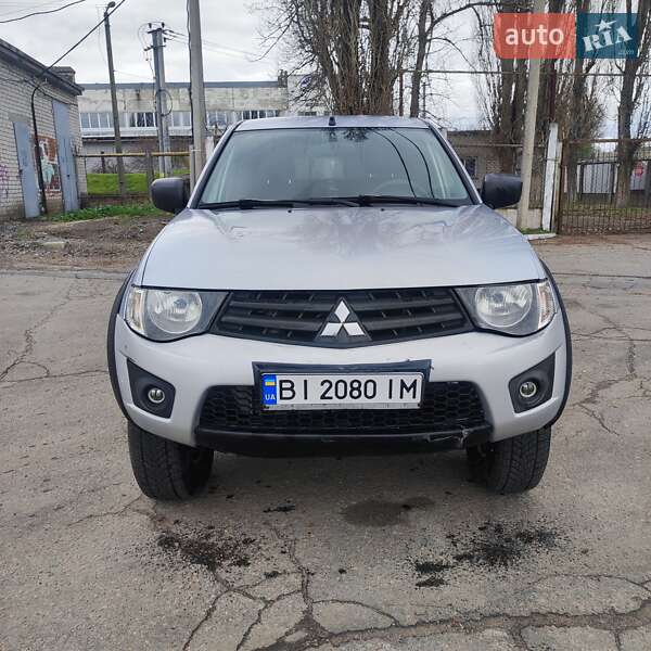 Mitsubishi L 200 (2011)