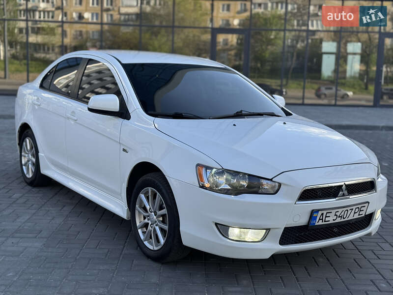 Mitsubishi Lancer (2015)