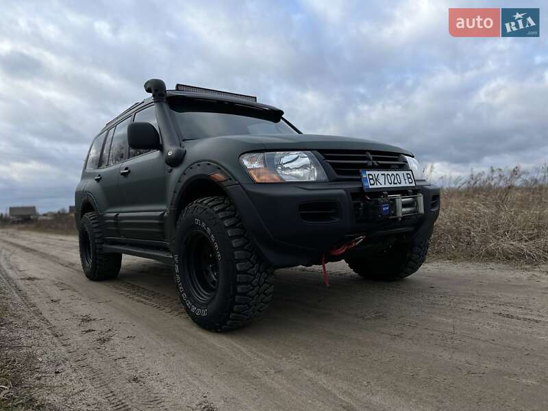 Mitsubishi Montero (2000)