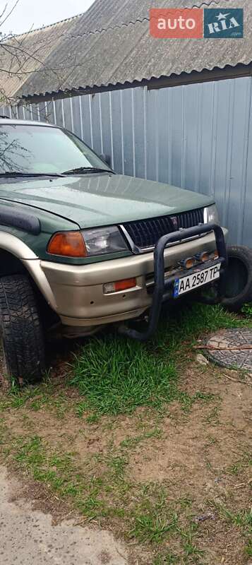 Mitsubishi Montero (1998)