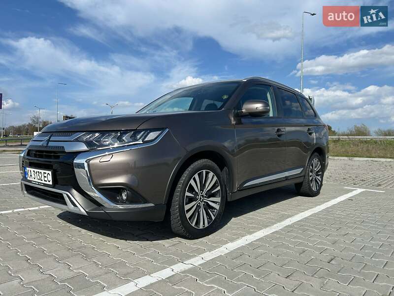 Mitsubishi Outlander (2021)