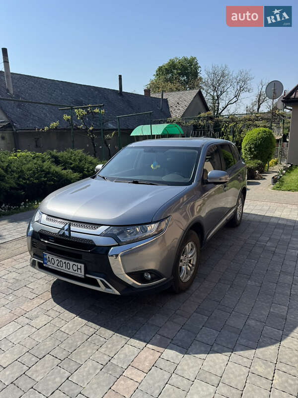 Mitsubishi Outlander (2019)