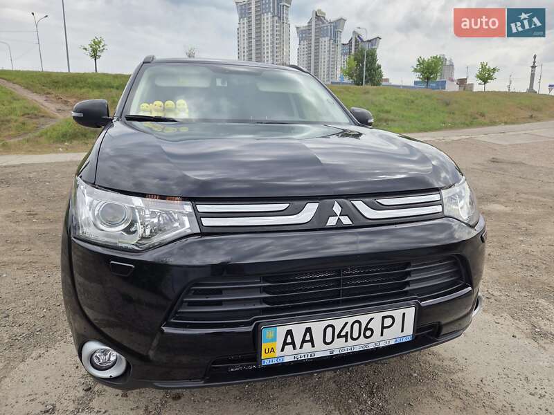 Mitsubishi Outlander (2013)