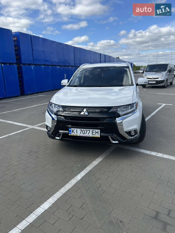 Mitsubishi Outlander (2017)