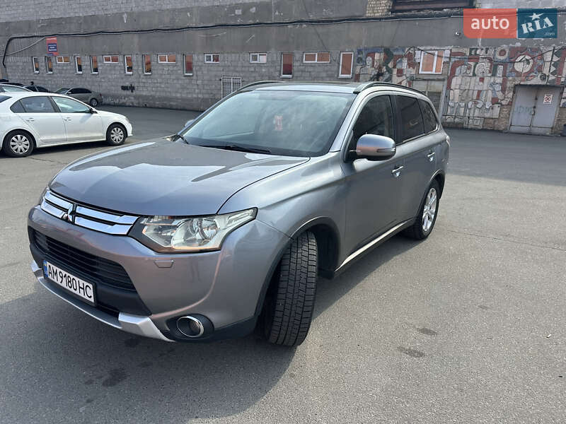 Mitsubishi Outlander (2015)