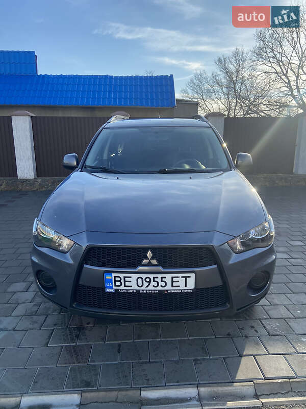 Mitsubishi Outlander (2011)