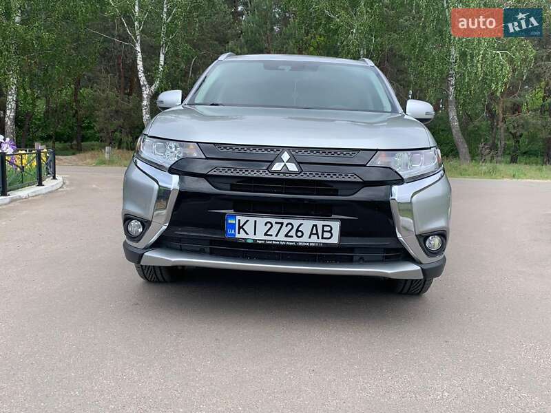 Mitsubishi Outlander (2020)
