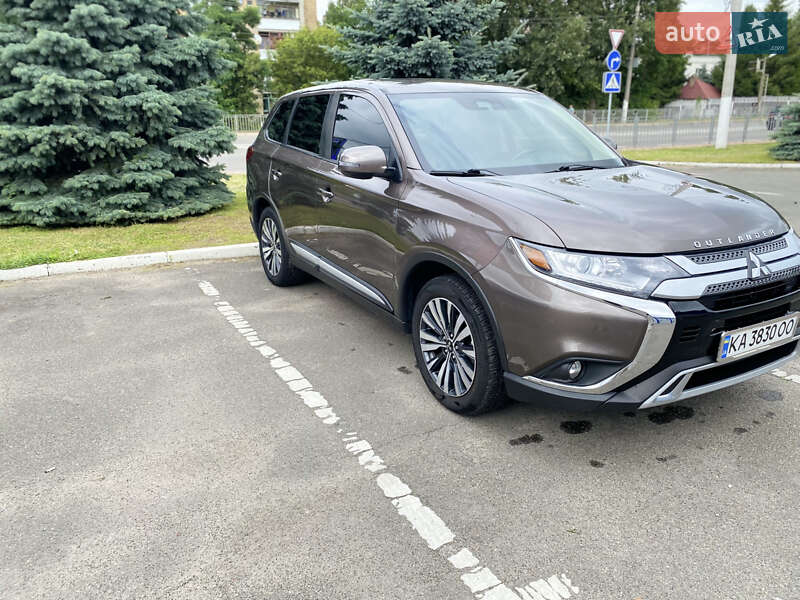 Mitsubishi Outlander (2019)