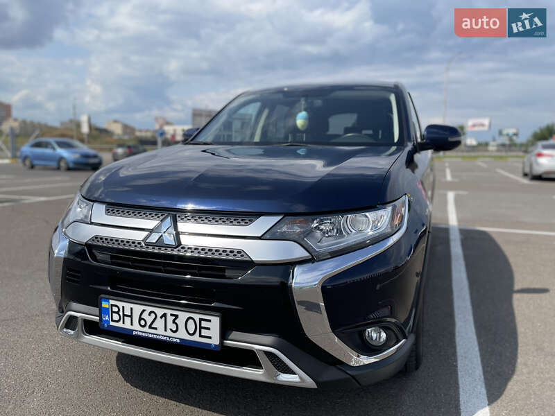 Mitsubishi Outlander (2019)