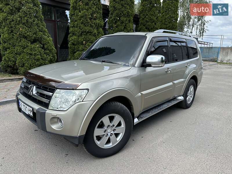 Mitsubishi Pajero (2008)