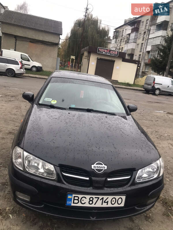 Nissan Almera (2001)