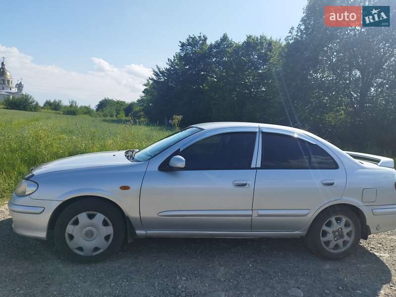 Nissan Almera (2002)