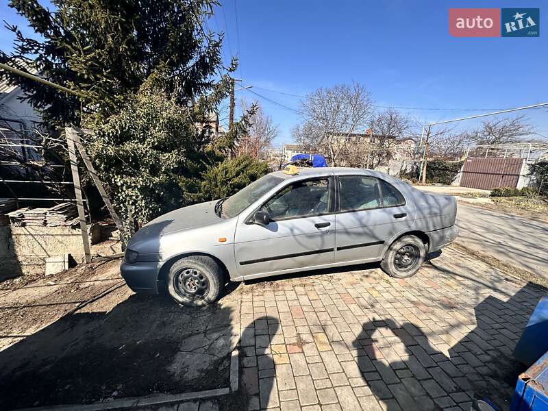 Nissan Almera (1997)