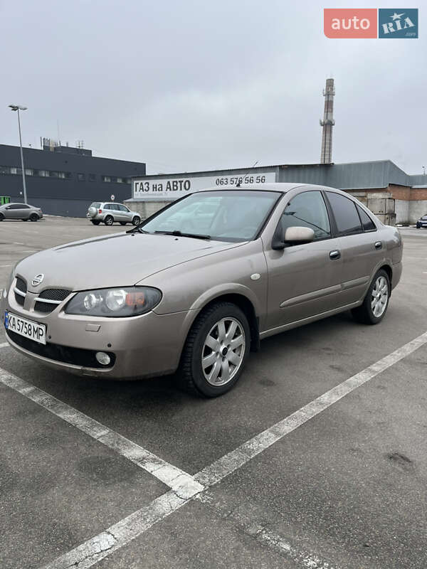 Nissan Almera (2005)