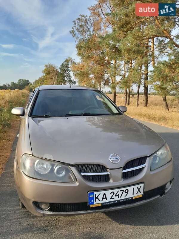 Nissan Almera (2005)