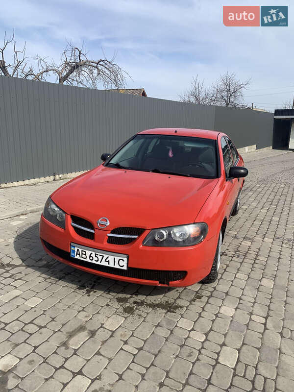 Nissan Almera (2003)