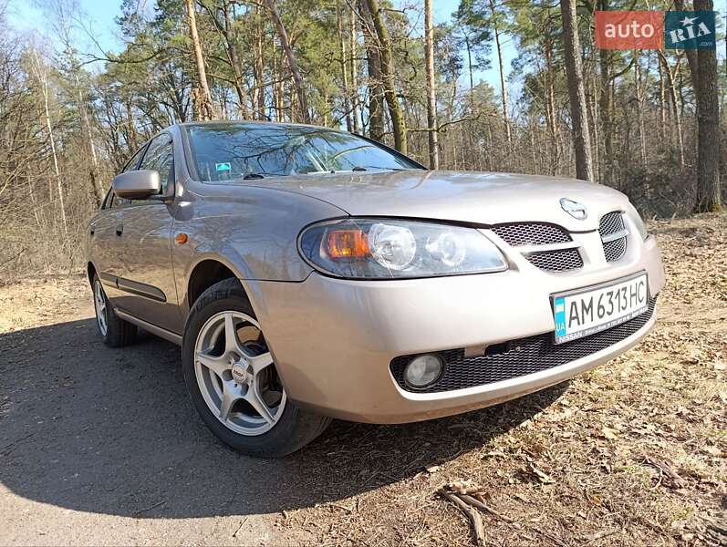Nissan Almera (2005)