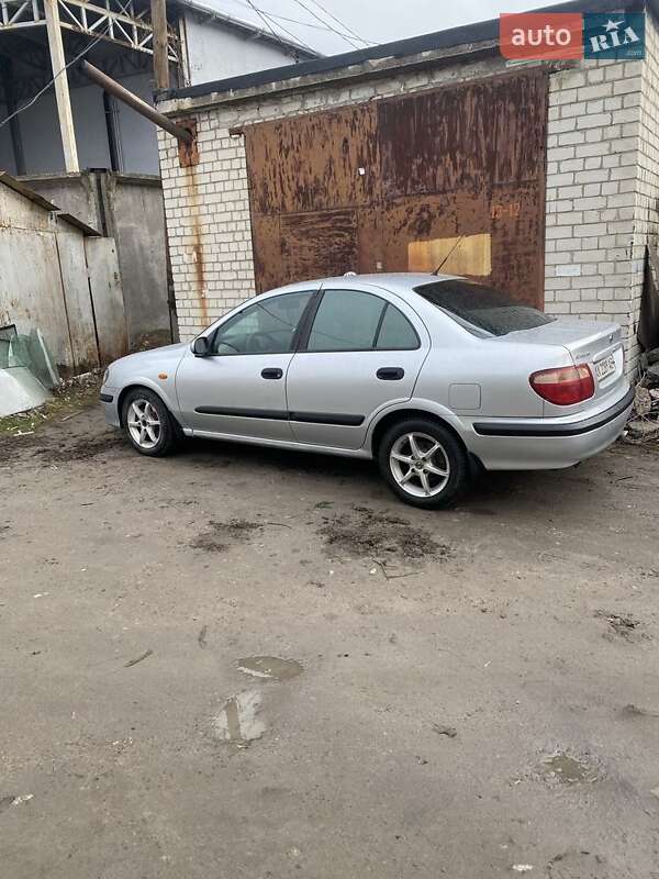 Nissan Almera (2001)