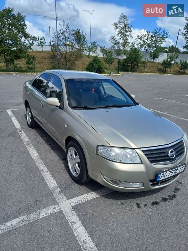 Nissan Almera (2006)