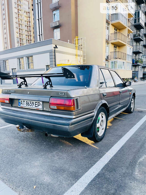 Nissan Bluebird (1990)