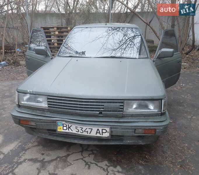 Nissan Bluebird (1989)