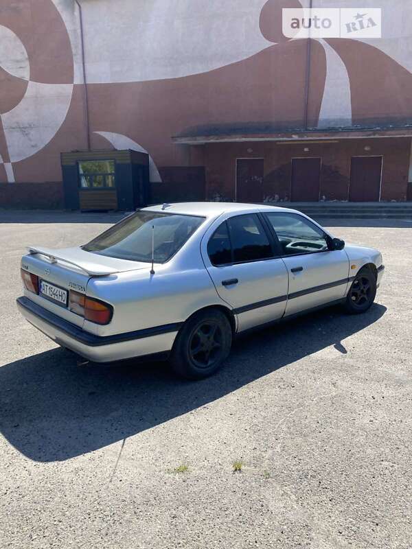 Nissan Primera (1992)