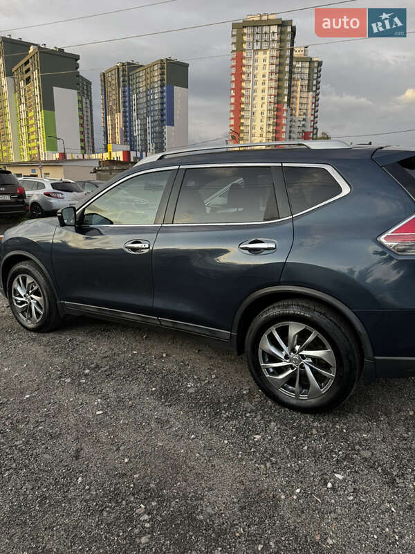 Nissan Rogue (2015)