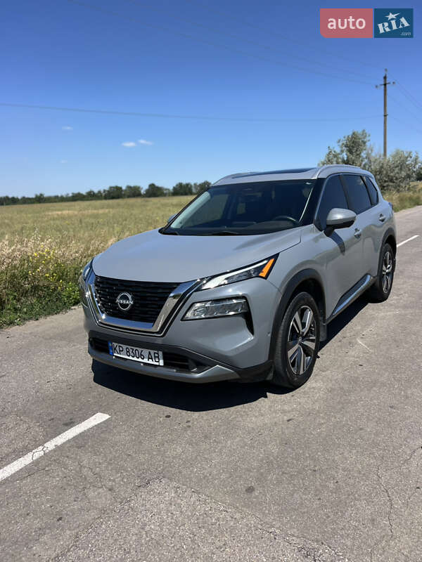 Nissan Rogue (2023)