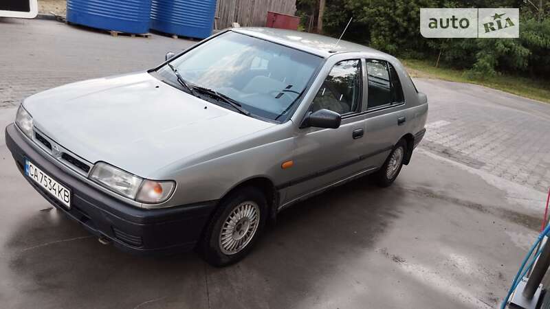 Nissan Sunny (1992)