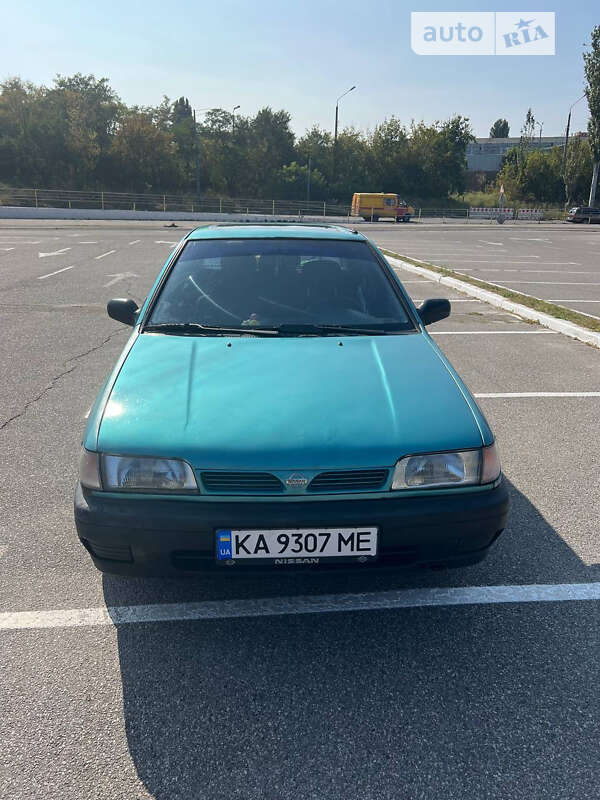 Nissan Sunny (1995)