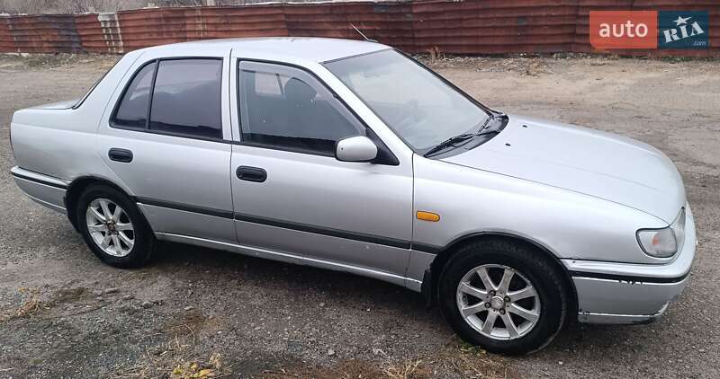 Nissan Sunny (1990)