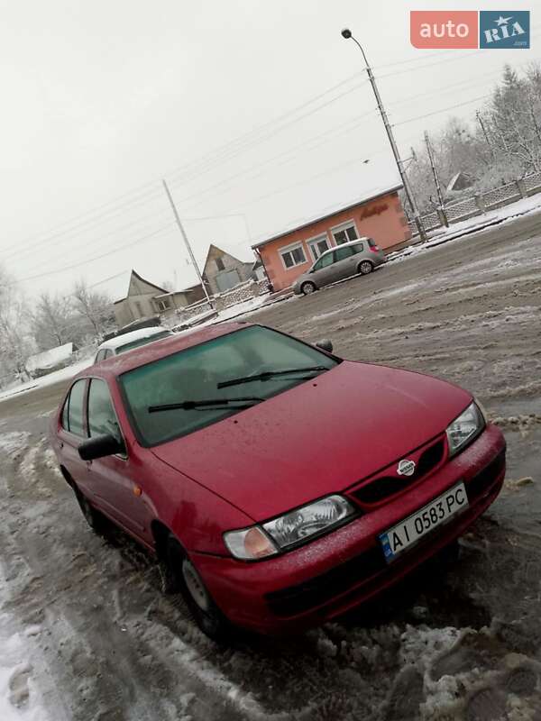 Nissan Sunny (1995)