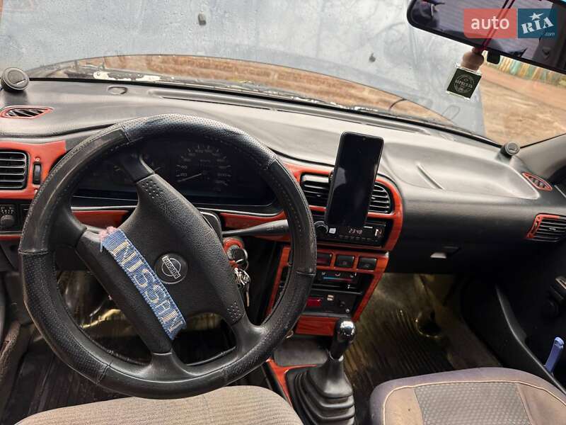 Nissan Sunny (1992)