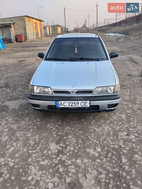 Nissan Sunny (1992)