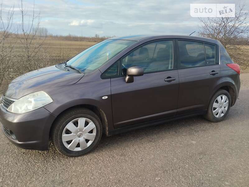 Nissan Tiida (2008)