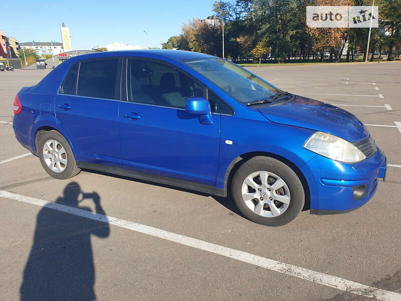 Nissan Tiida (2008)