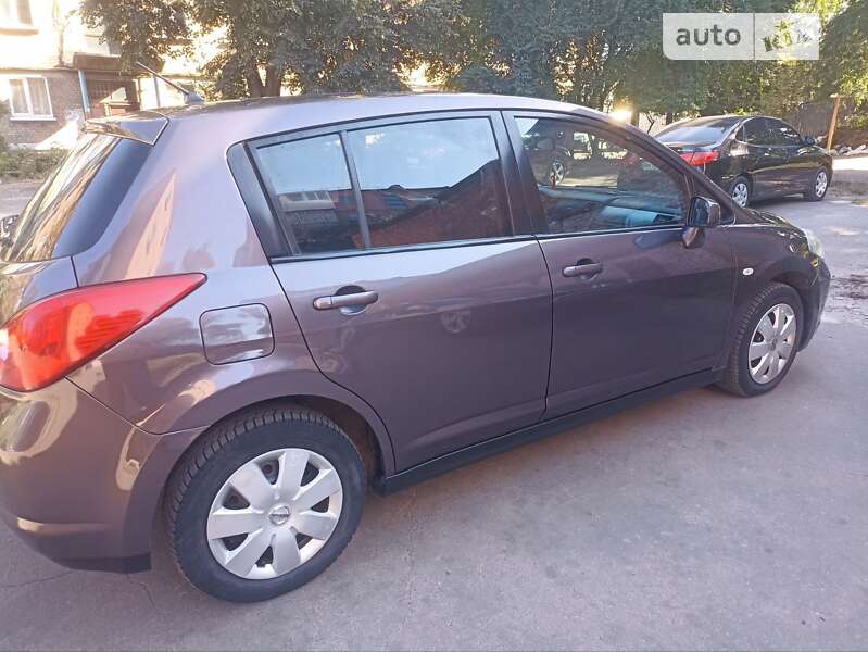 Nissan Tiida (2008)