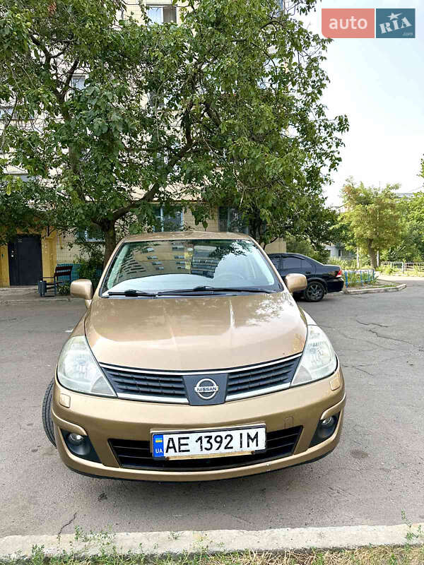 Nissan Tiida (2008)